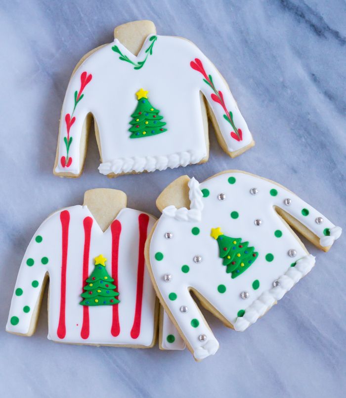 ugly Christmas sweater decorated cookies : tutorial from bakeat350.blogspot.com