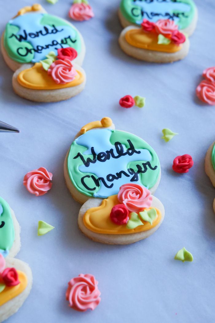 how to make floral-embellished globe cookies | bakeat350.blogspot.com