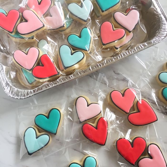 black-outlined ombre heart cookies, bagged 2x2 for a bake sale ♥