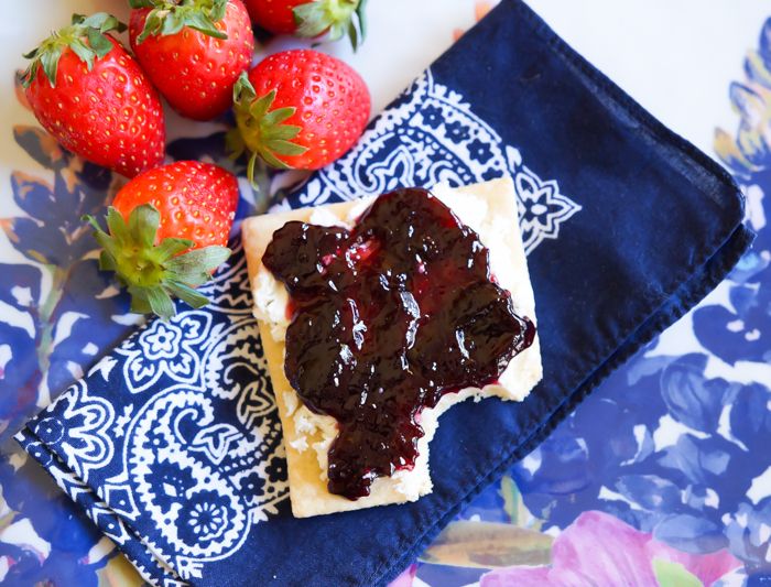 Cheese and Jam Breakfast Squares : 4 Uses for Pie Dough other than pie! | bakeat350.blogspot.com
