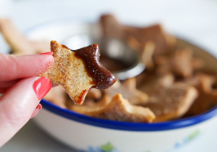 Cinnamon Sugar Chips : 4 Uses for Pie Dough other than pie! | bakeat350.blogspot.com