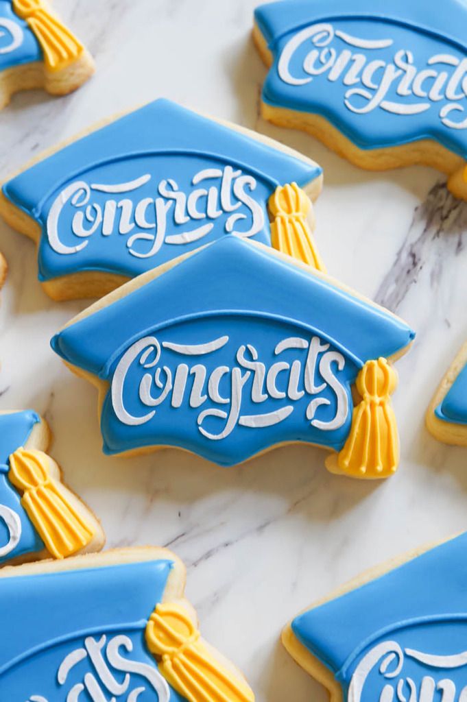 how to make stenciled graduation cap cookies | bakeat350.net