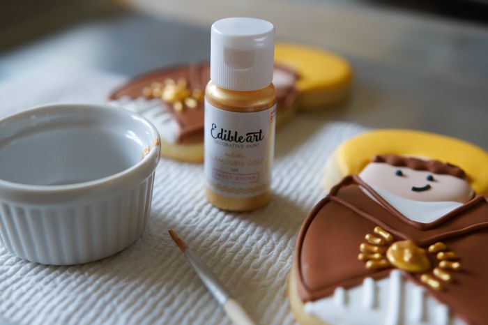 how to make Saint Thomas Aquinas cookies, edible gold metallic paint