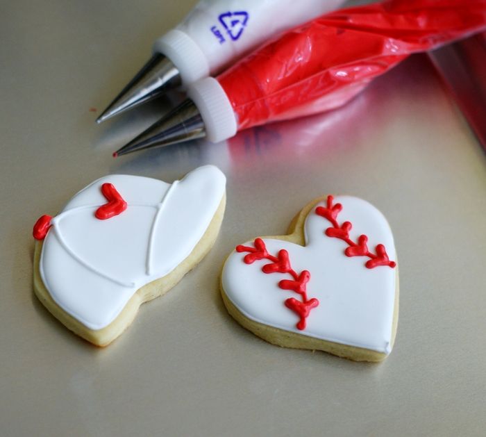 how to make baseball valentine decorated cookies