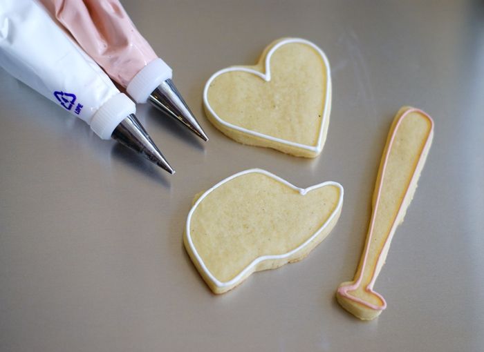 how to make baseball valentine decorated cookies