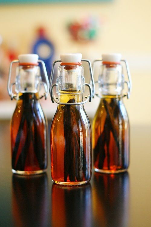 DIY vanilla extract ... great homemade gift! 