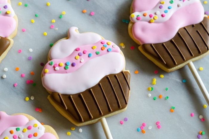 how to make cookies on a stick | bakeat350.blogspot.com for The Pioneer Woman Food & Friends