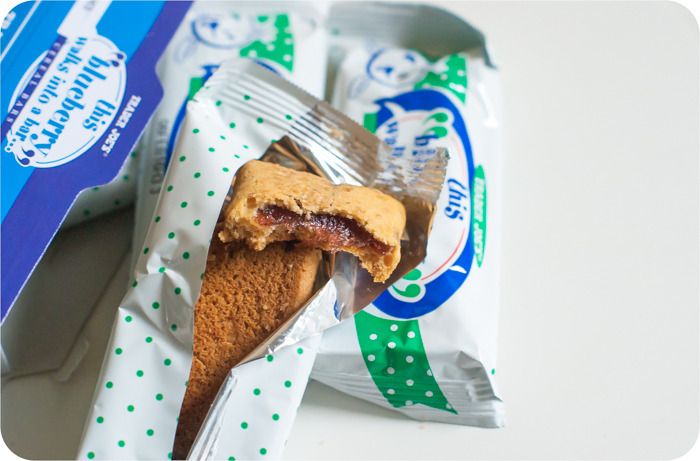 trader joe's blueberry cereal bars review : part of a weekly review series of tj's desserts and treats