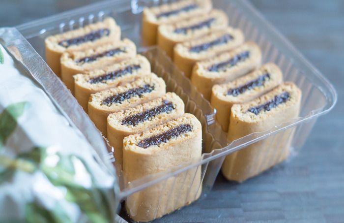 trader joe's super fig bites review : part of a weekly review series of tj's desserts and treats