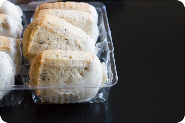 trader joe's kona coffee shortbread cookies review : part of a weekly review series of tj's desserts and treats