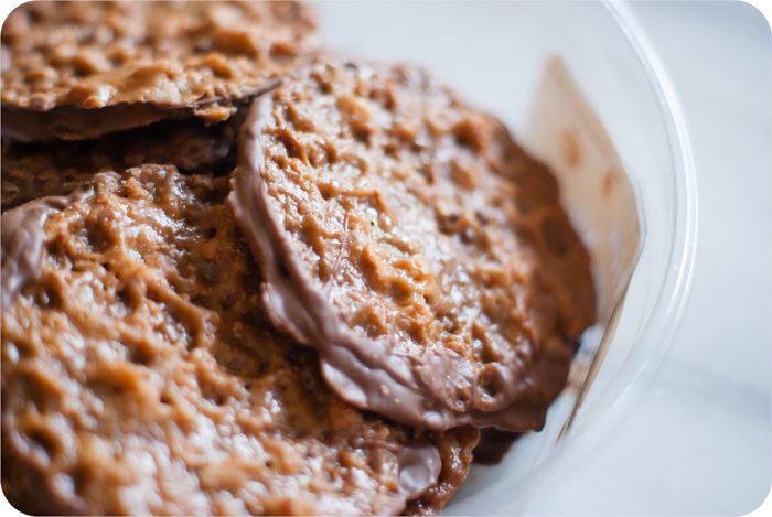 trader joe's milk chocolate macadamia nut laceys cookies review | @bakeat350