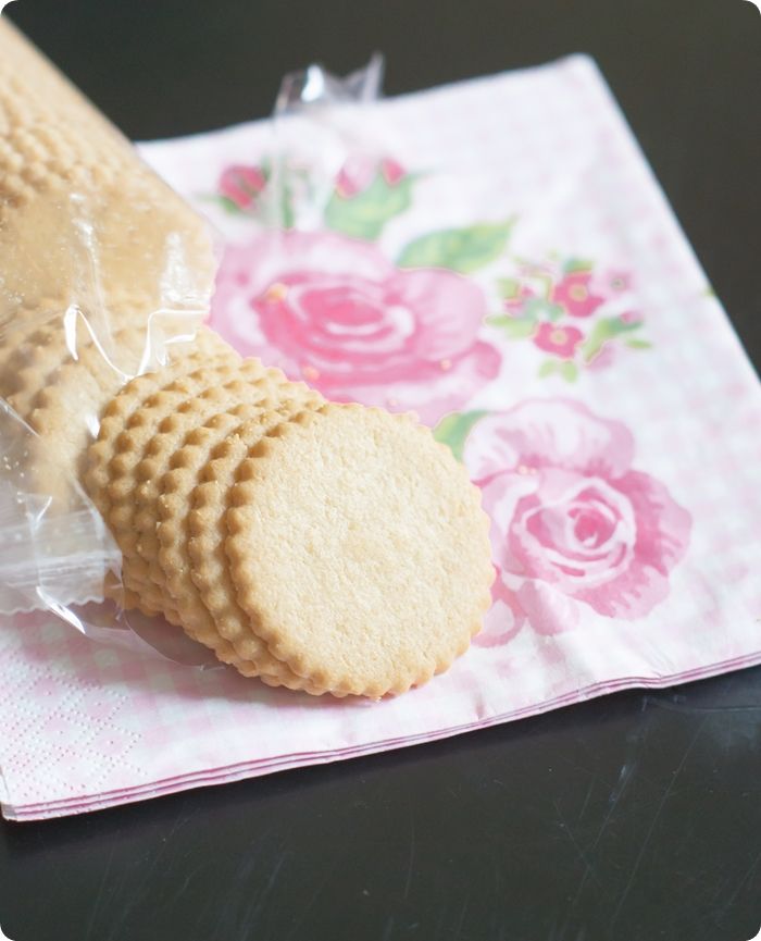 Sweet on Trader Joe&#39;s Saturdays: Meyer Lemon Cookie Thins