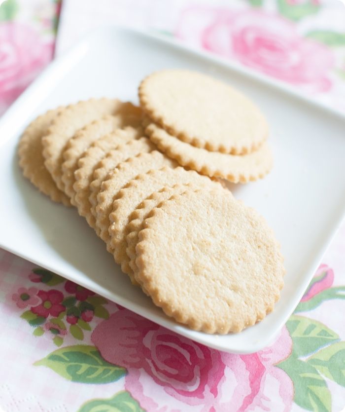 trader joe's meyer lemon cookie thins review #traderjoes