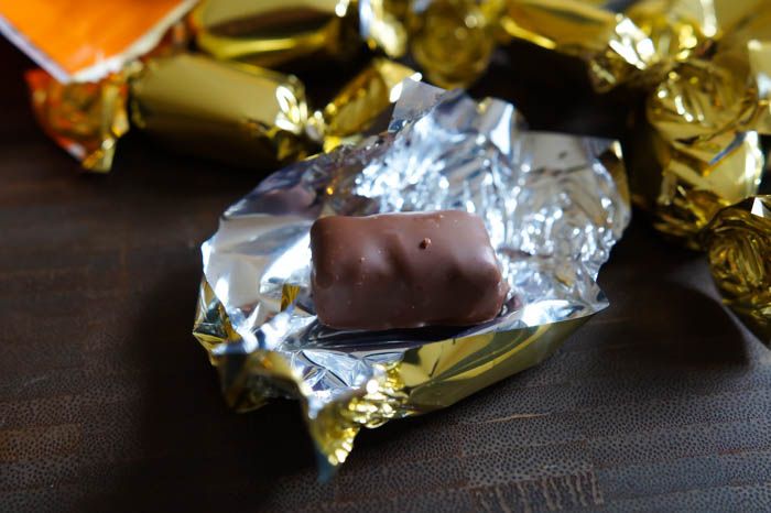 a review of Trader Joe's Mocha Crunch Cremes from bakeat350.blogspot.com