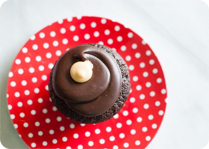 trader joe's dark chocolate peanut butter filled cupcakes review