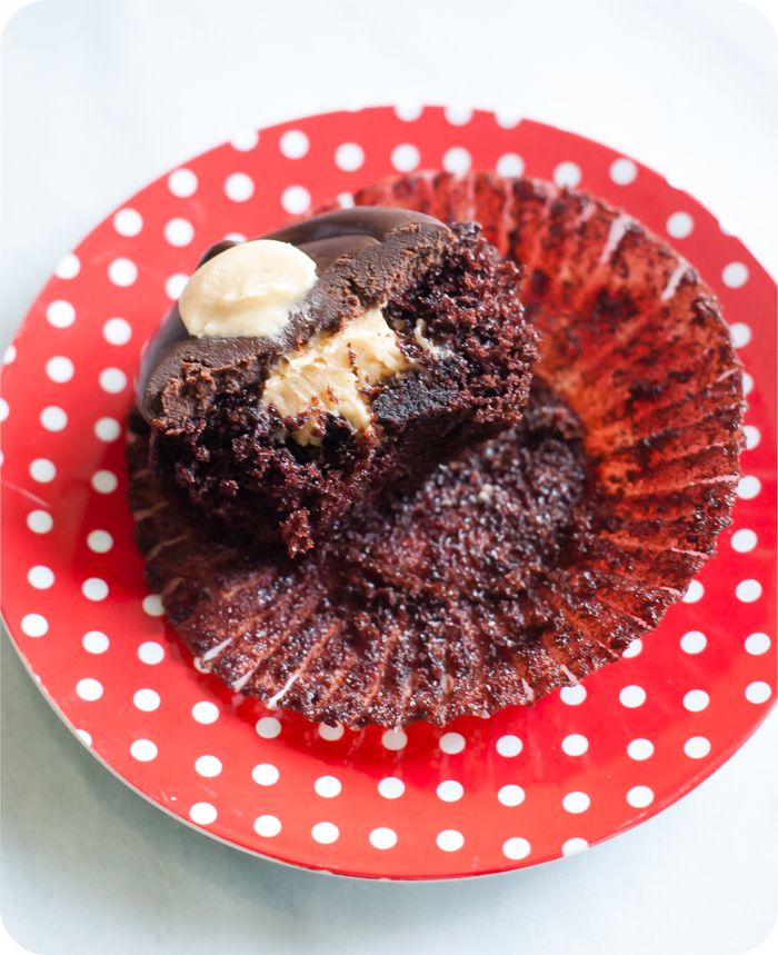 trader joe's dark chocolate peanut butter filled cupcakes review