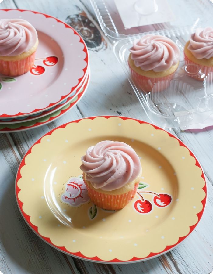 trader joe's pink lemonade cupcakes review