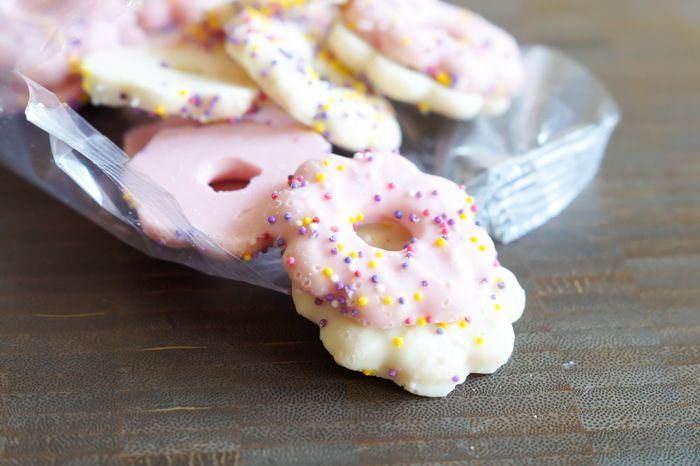 a review of Trader Joe's Pinks & Whites (sprinkle shortbread cookies)