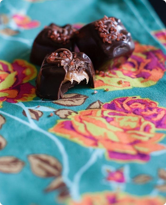 a review: trader joe's dark chocolate pumpkin spice caramels