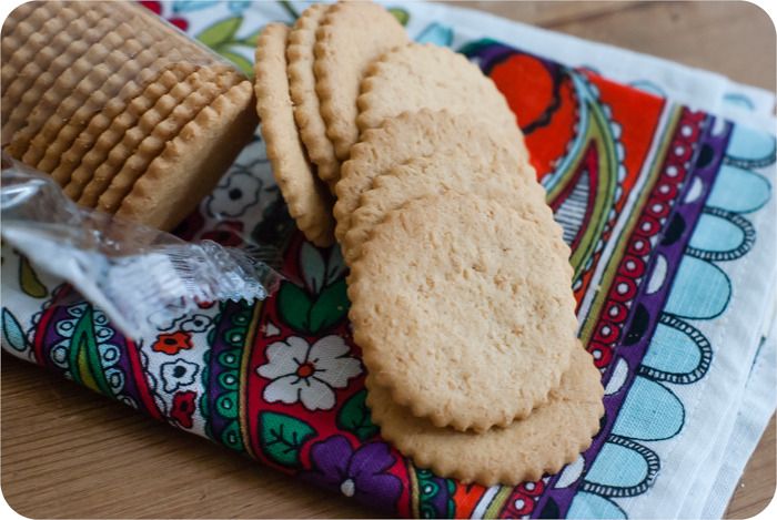 trader joe's toasted coconut cookie thins review : from the weekly TJ's dessert review series from bakeat350.blogspot.com