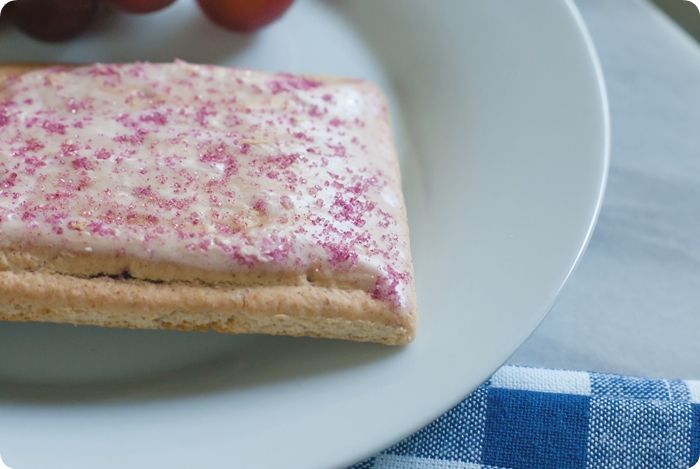 trader joe's frosted cherry pomegranate toaster pastries review 