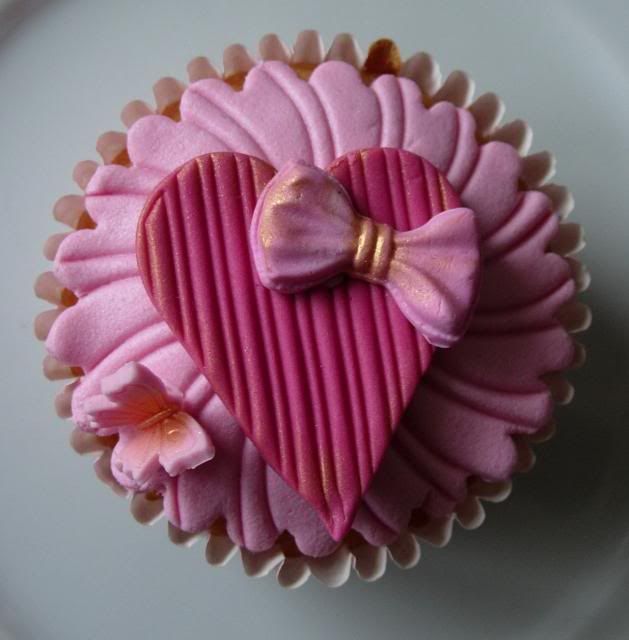 http://i638.photobucket.com/albums/uu104/Sneezle78/Taart%20en%20banket/DSCN00283_zps439aab00.jpg