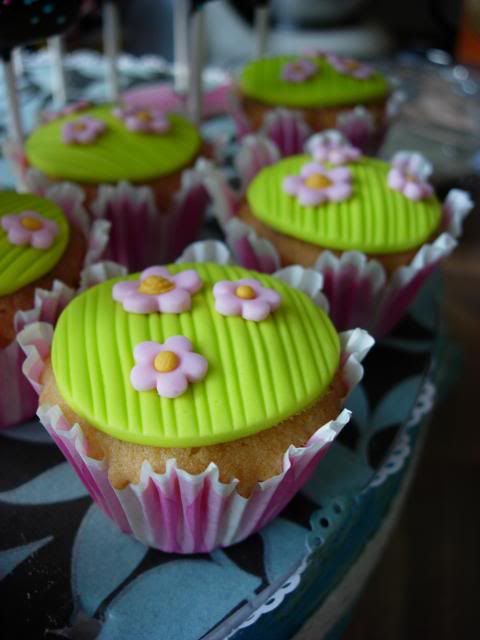 http://i638.photobucket.com/albums/uu104/Sneezle78/Taart%20en%20banket/DSCN0693_zps6578a76d.jpg