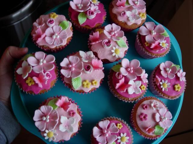 http://i638.photobucket.com/albums/uu104/Sneezle78/Taart%20en%20banket/DSCN99363_zpsd090cb94.jpg