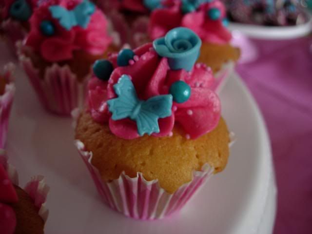 http://i638.photobucket.com/albums/uu104/Sneezle78/Taart%20en%20banket/DSCN9944_zps11fd1314.jpg
