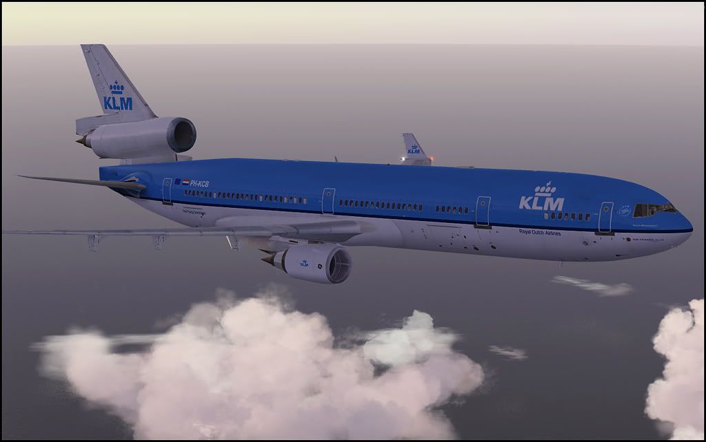 KLM785-50.jpg