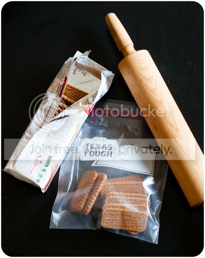 biscoff coffee cake with biscoff crumb topping 