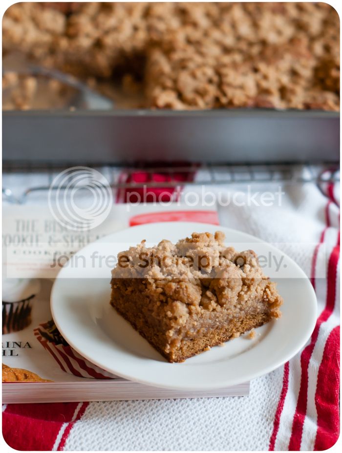 biscoff coffee cake with biscoff crumb topping 