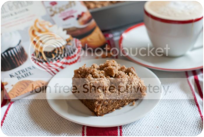biscoff coffee cake with biscoff crumb topping 